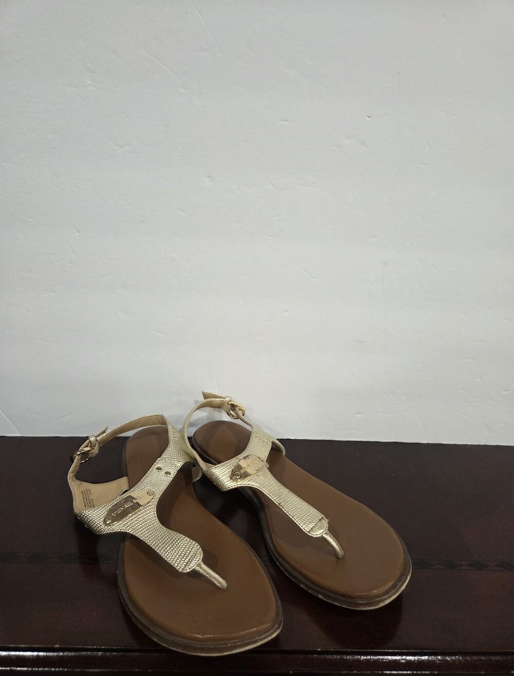 Michael Kors T-Strap Women's Sandals - Elegant Metallic Thong Flats Sz.8
